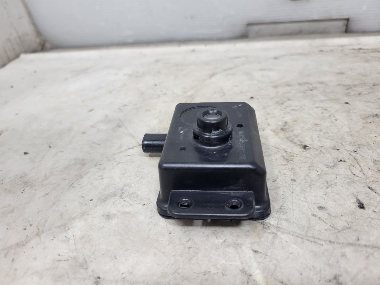 2023 SUBURBN15 HANDS FREE LAMP MODULE 13540011 33041 - image 3