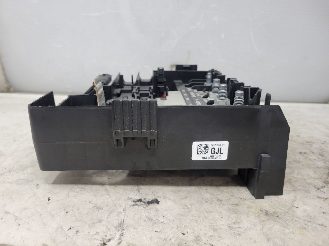 2023 SUBURBN15 BATTERY FUSE JUNCTION 84977658 33046 - image 2