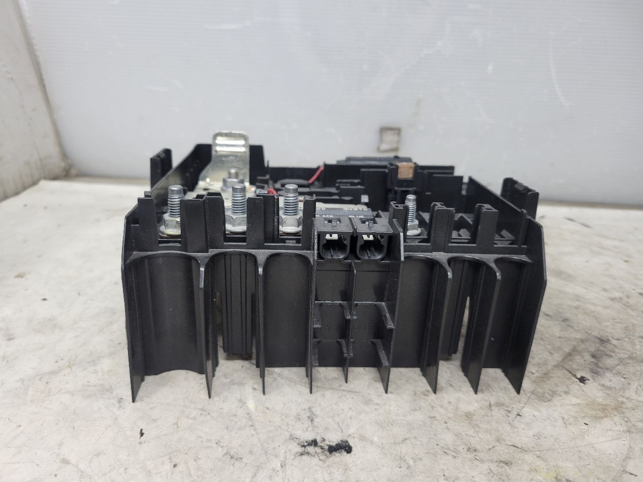 2023 SUBURBN15 BATTERY FUSE JUNCTION 84977658 33046 - image 3