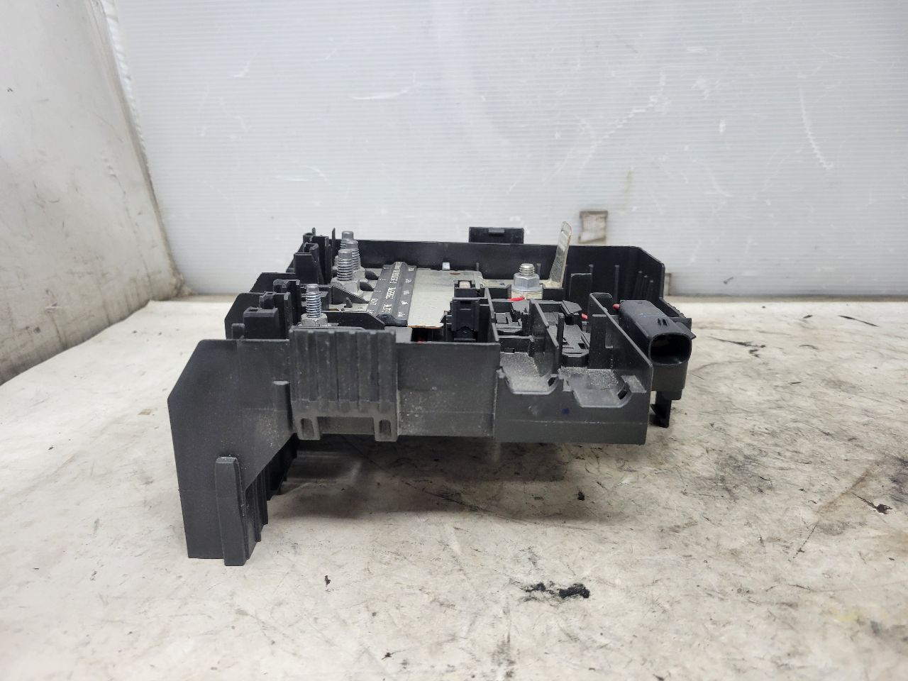 2023 SUBURBN15 BATTERY FUSE JUNCTION 84977658 33046 - image 4