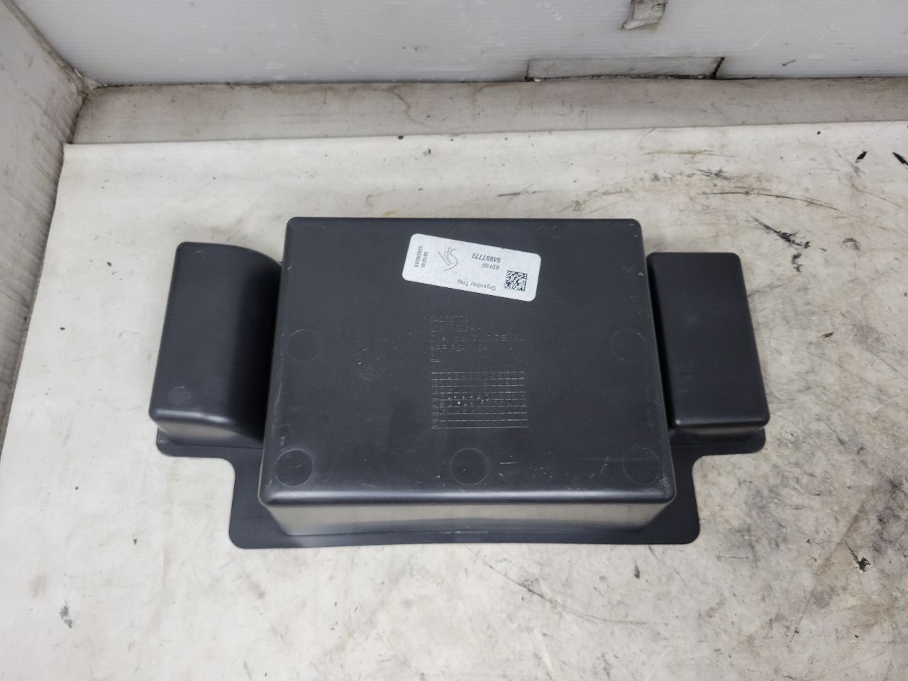 2023 SUBURBN15 CENTER CONSOLE STORAGE TRAY 84887772 33048 - image 6