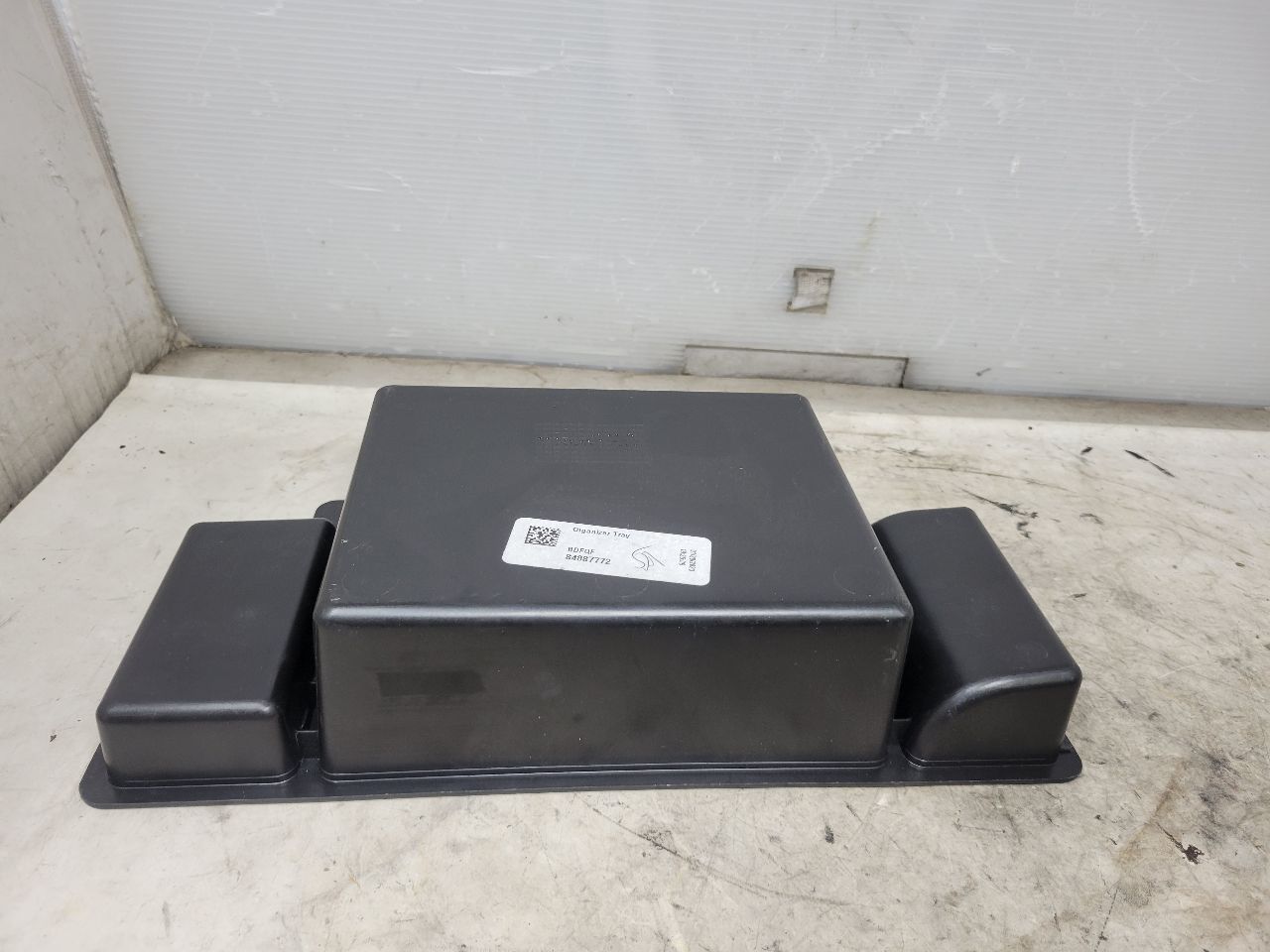 2023 SUBURBN15 CENTER CONSOLE STORAGE TRAY 84887772 33048 - image 8
