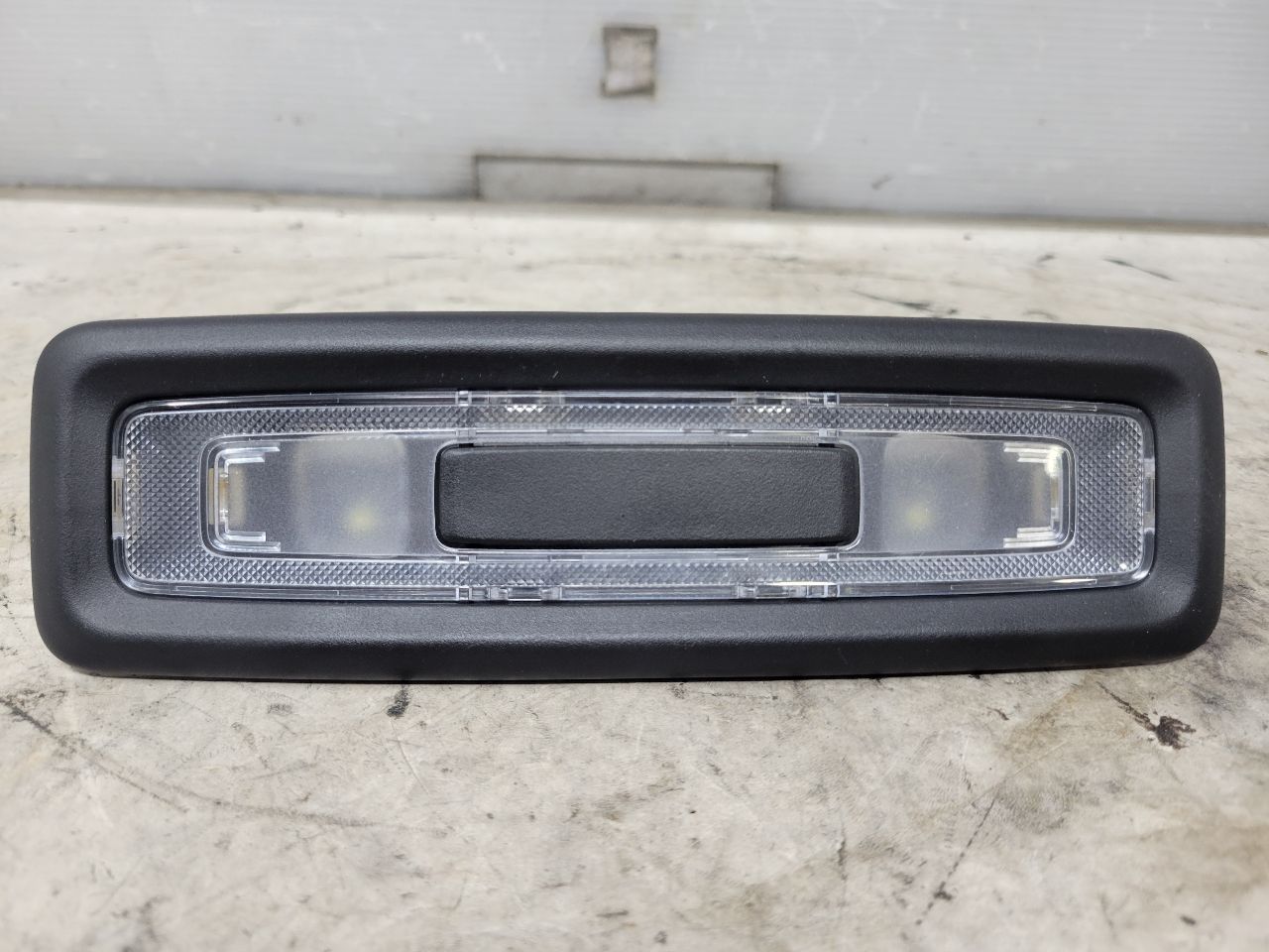 2023 SUBURBN15 DOME LIGHT LAMP JET BLACK 84874624 33049 - image 1