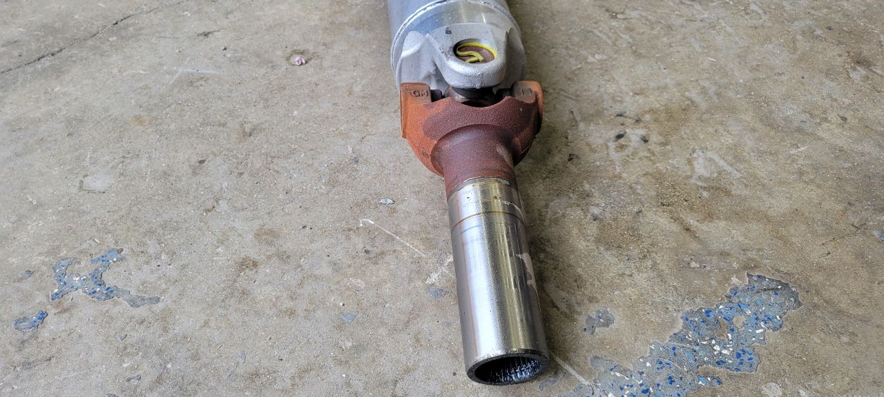2023 SUBURBN15 REAR DRIVE SHAFT ACFN 84997911 37K 33053 - image 9