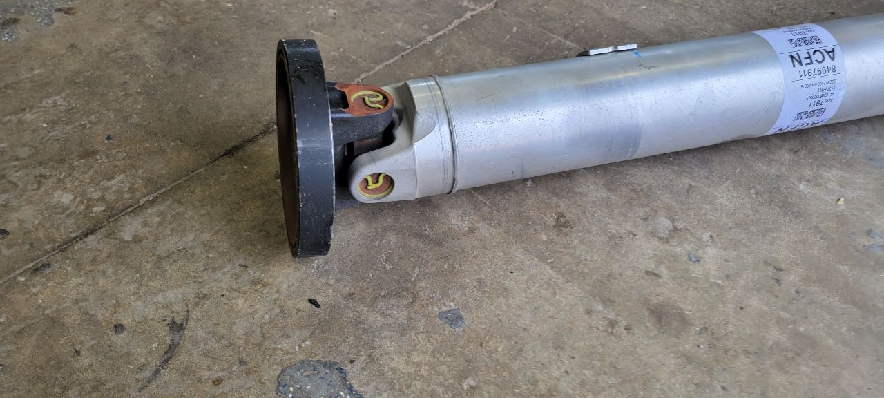 2023 SUBURBN15 REAR DRIVE SHAFT ACFN 84997911 37K 33053 - image 14