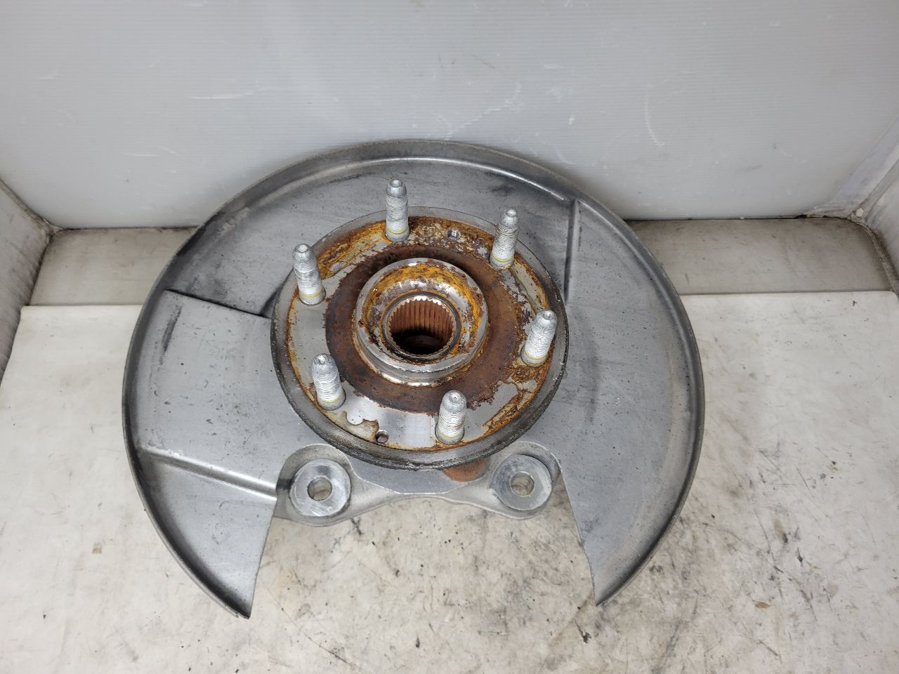 2023 SUBURBN15 LH REAR SPINDLE KNUCKLE W/HUB 37K 33054 - image 1