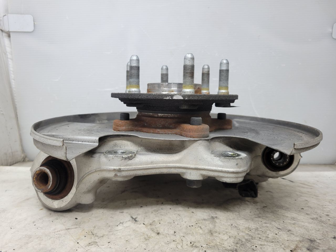 2023 SUBURBN15 LH REAR SPINDLE KNUCKLE W/HUB 37K 33054 - image 2