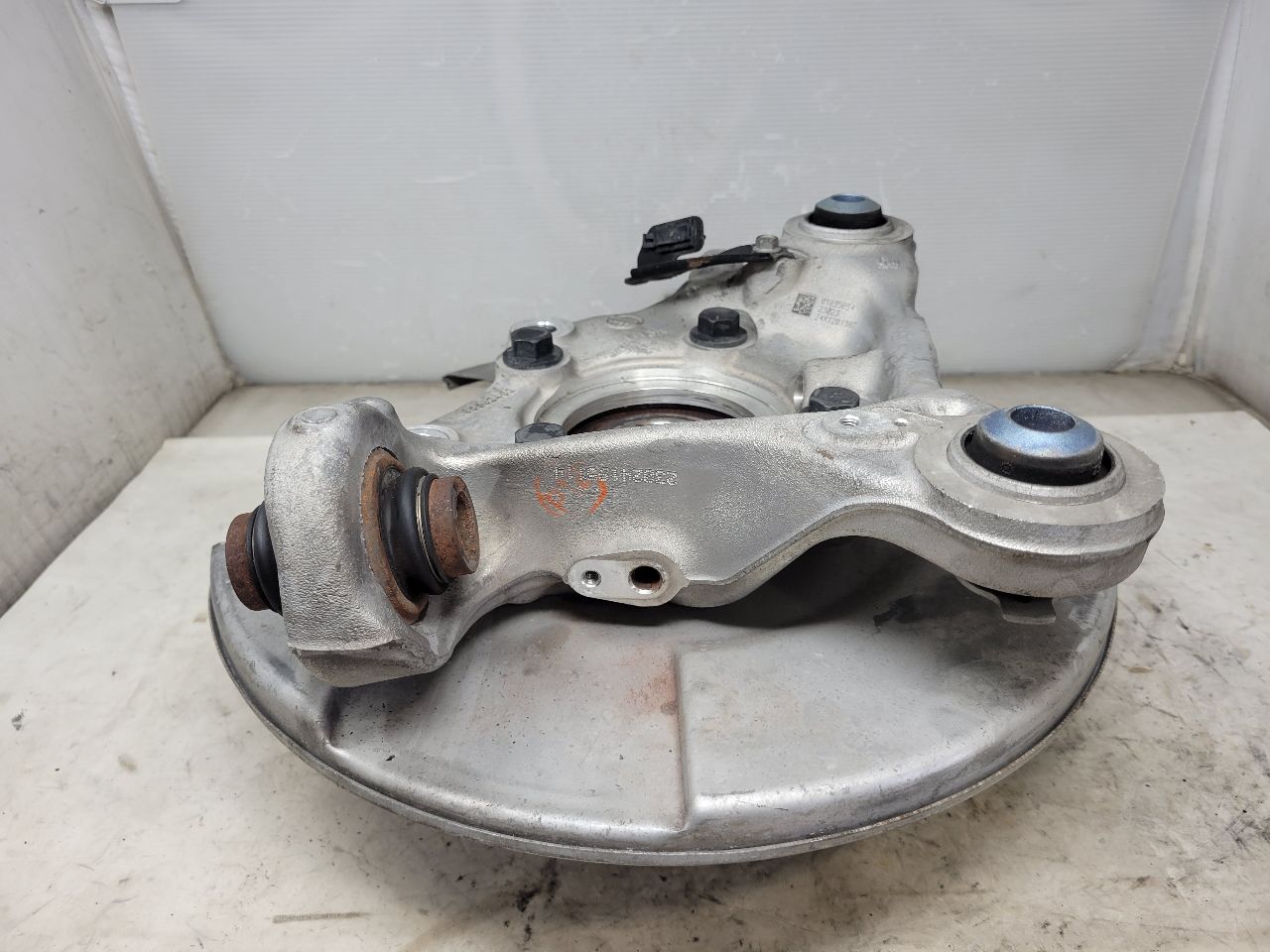 2023 SUBURBN15 LH REAR SPINDLE KNUCKLE W/HUB 37K 33054 - image 4