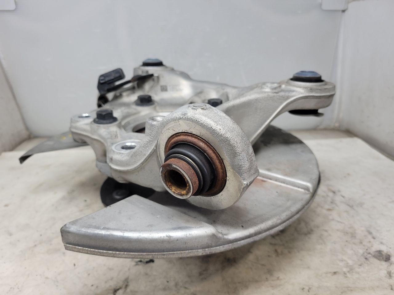 2023 SUBURBN15 LH REAR SPINDLE KNUCKLE W/HUB 37K 33054 - image 8