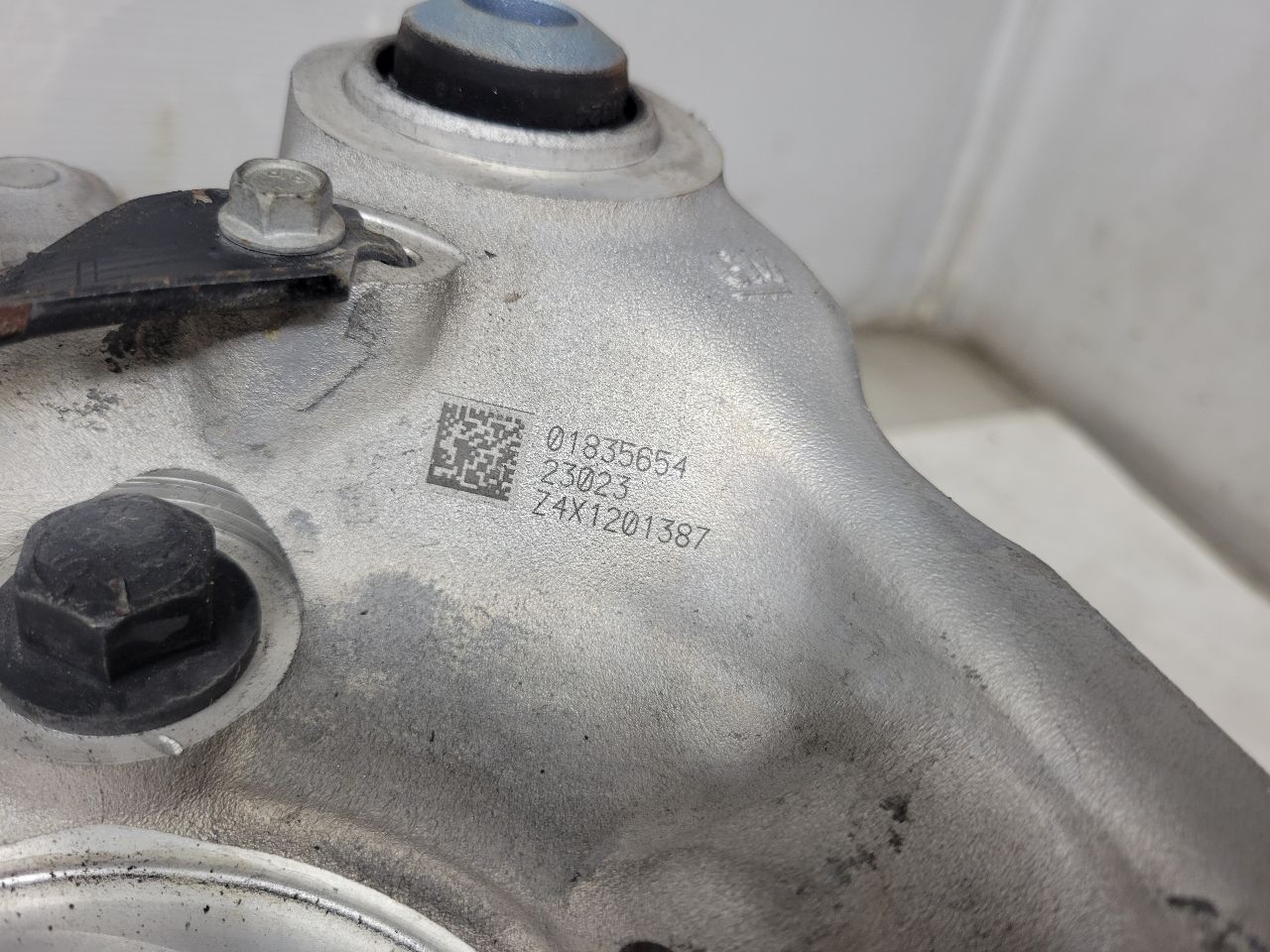 2023 SUBURBN15 LH REAR SPINDLE KNUCKLE W/HUB 37K 33054 - image 15