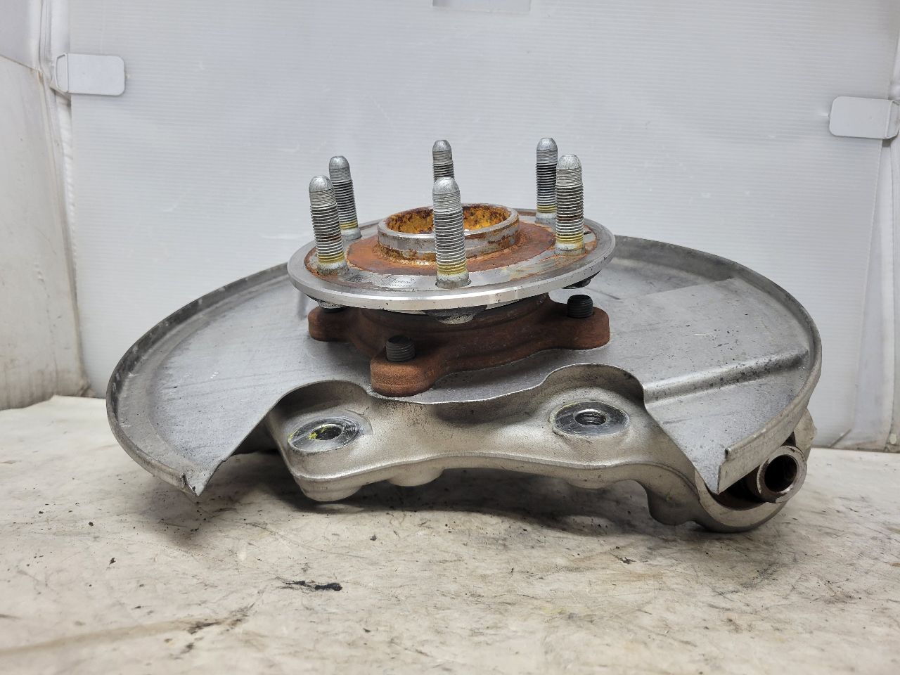 2023 SUBURBN15 RH REAR SPINDLE KNUCKLE W/HUB 37K 33055 - image 2