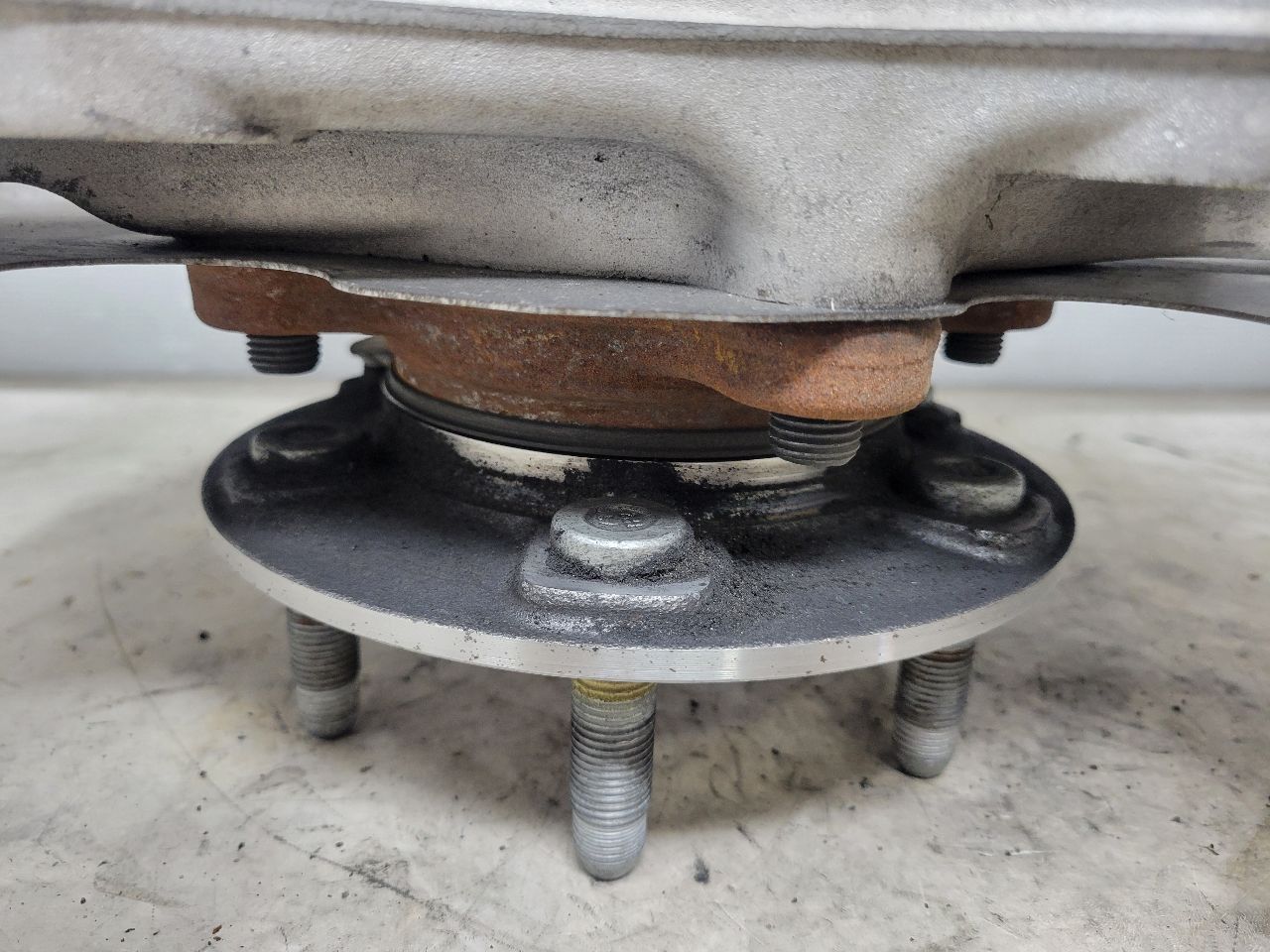 2023 SUBURBN15 RH REAR SPINDLE KNUCKLE W/HUB 37K 33055 - image 7