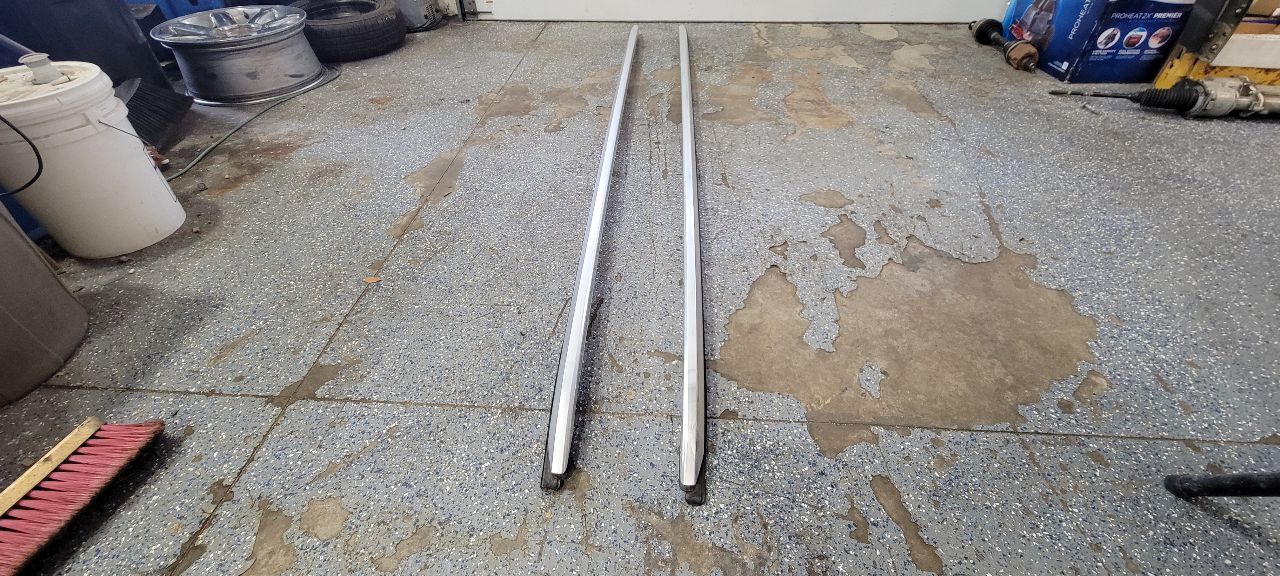 2023 SUBURBN15 OEM LUGGAGE ROOF RACK RAILS PAIR 33060 - image 3
