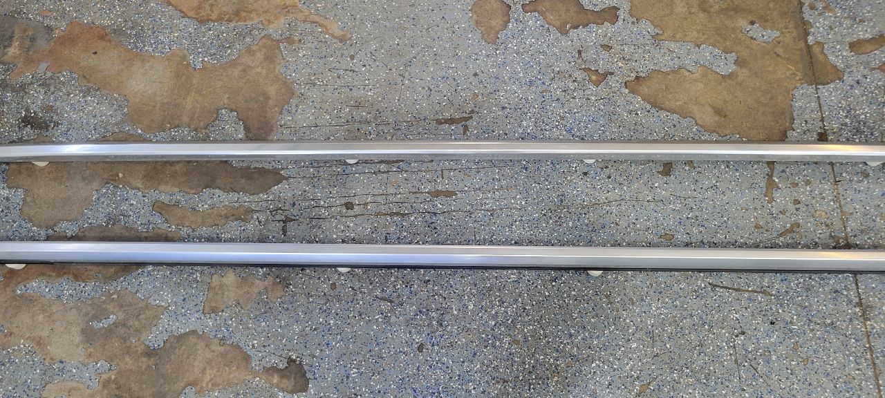 2023 SUBURBN15 OEM LUGGAGE ROOF RACK RAILS PAIR 33060 - image 7