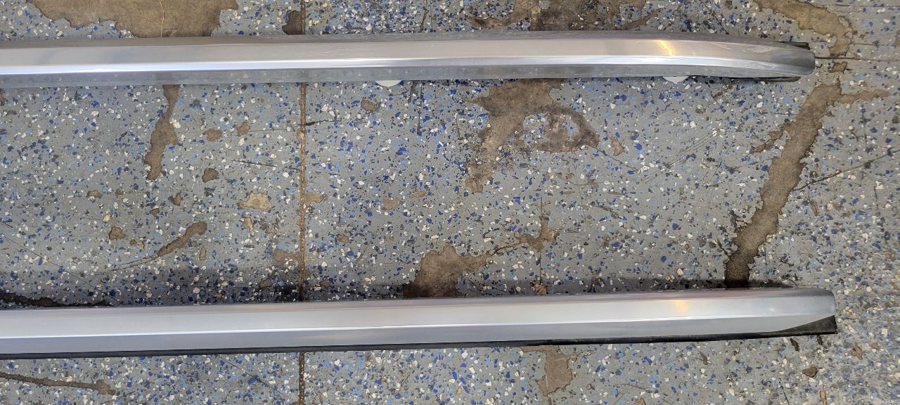 2023 SUBURBN15 OEM LUGGAGE ROOF RACK RAILS PAIR 33060 - image 8