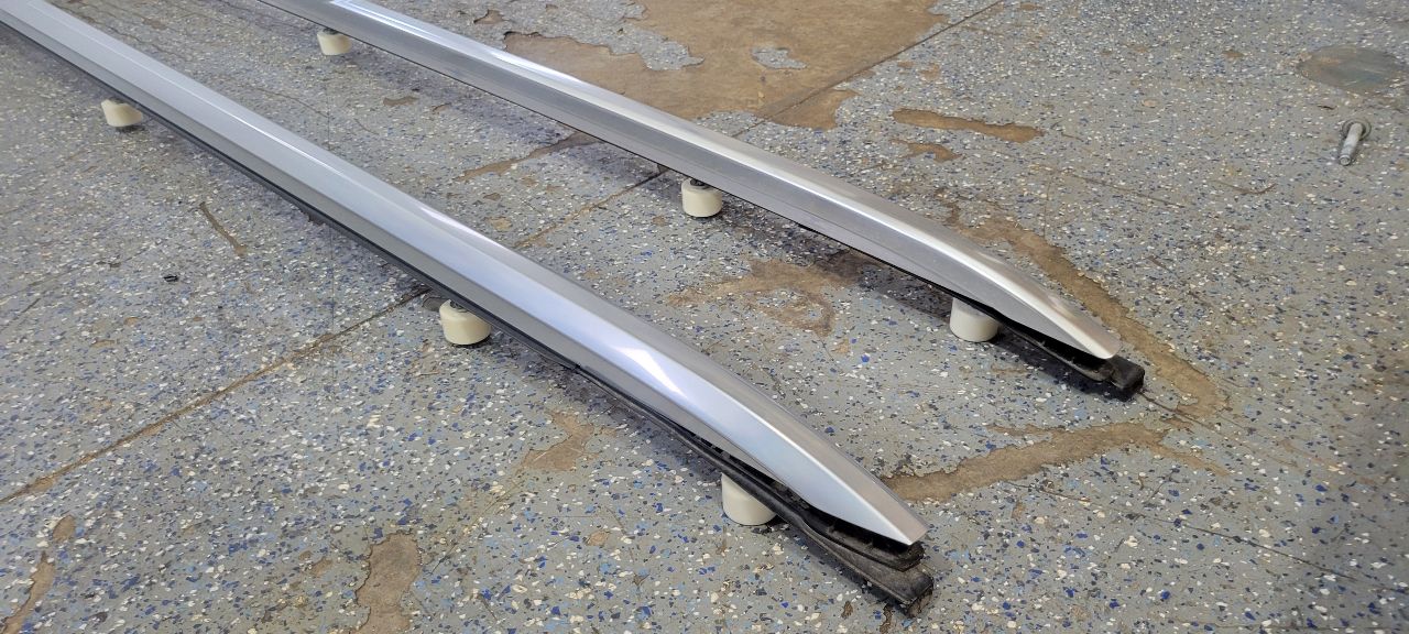 2023 SUBURBN15 OEM LUGGAGE ROOF RACK RAILS PAIR 33060 - image 9