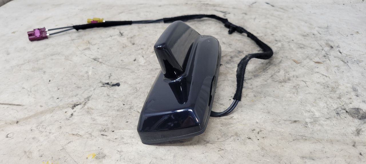 2023 SUBURBN15 SHARK FIN ANTENNA BLUE GLU 85155421 33062 - image 2