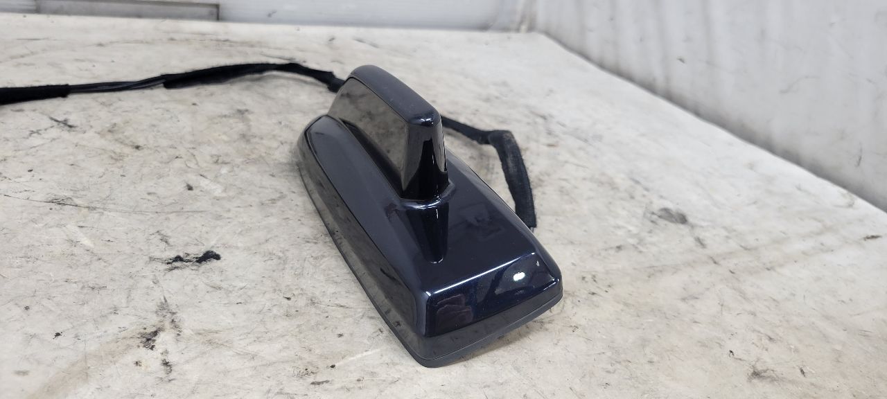 2023 SUBURBN15 SHARK FIN ANTENNA BLUE GLU 85155421 33062 - image 3