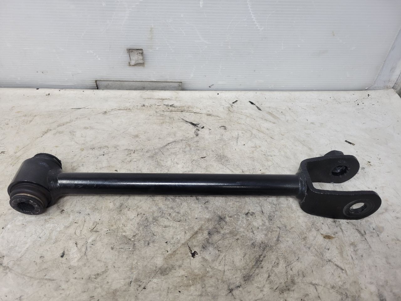 2023 SUBURBN15 REAR UPPER LATERAL LINK 85148035 37K 33072 - image 1