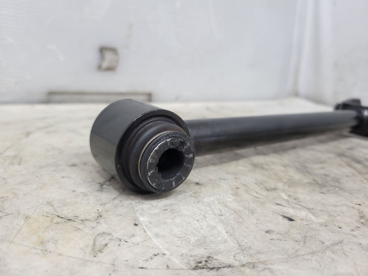 2023 SUBURBN15 REAR UPPER LATERAL LINK 85148035 37K 33072 - image 3