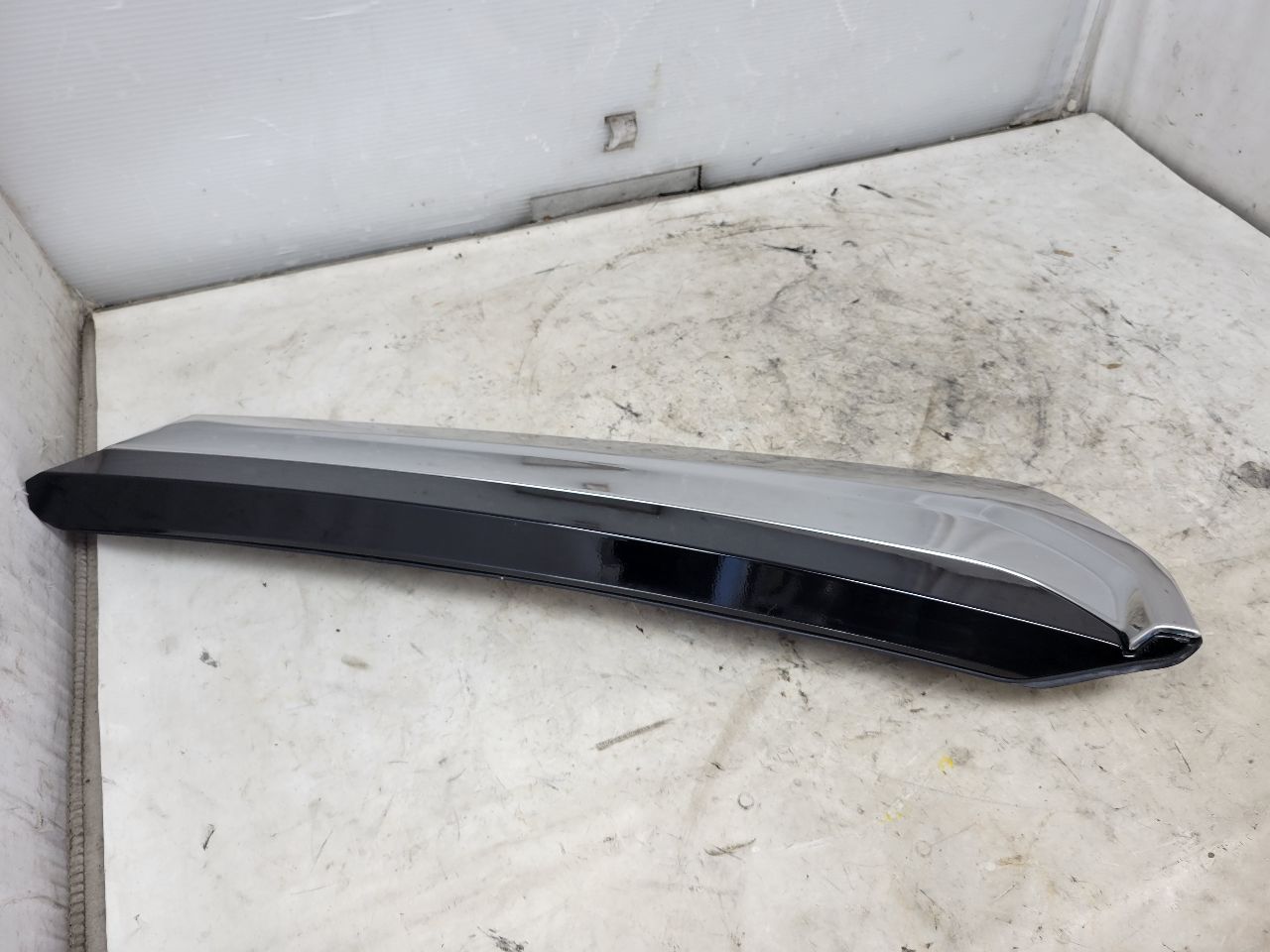 2023 SUBURBN15 LH QUARTER C PILLAR CHROME TRIM 33076 - image 8