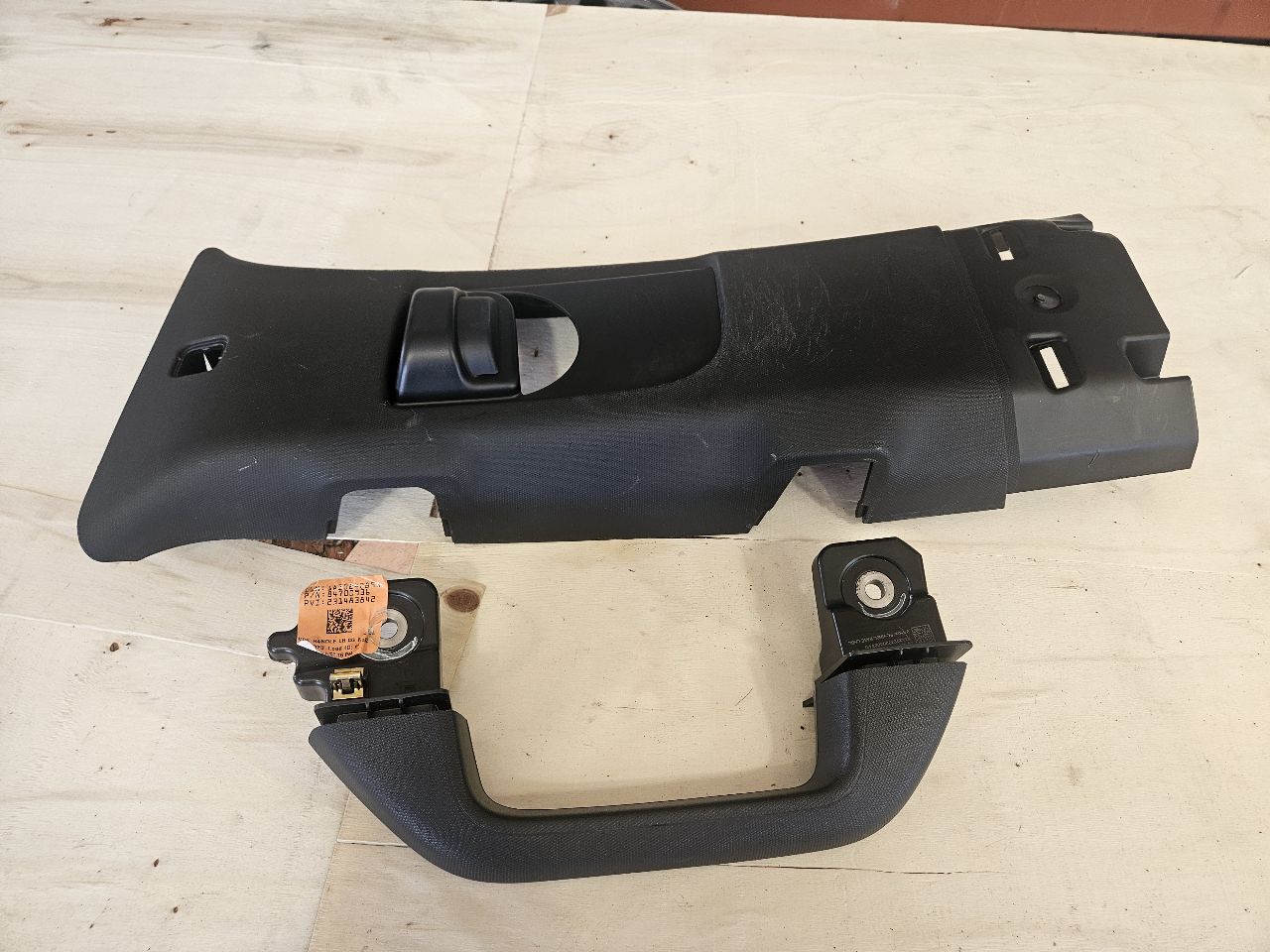 2023 SUBURBN15 LH UPPER B PILLAR TRIM 84883100 33079 - image 10