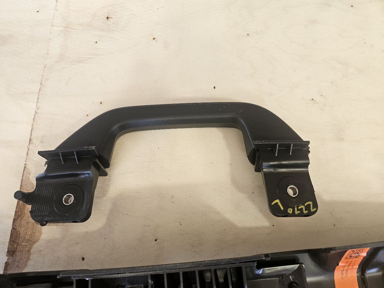 2023 SUBURBN15 LH UPPER B PILLAR TRIM 84883100 33079 - image 11