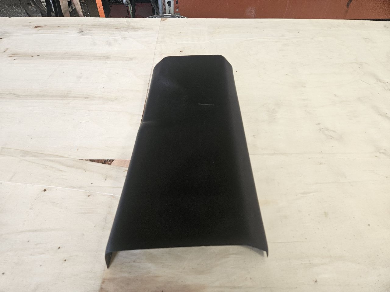 2023 SUBURBN15 RH B PILLAR MID CENTER TRIM 84701420 33080 - image 2