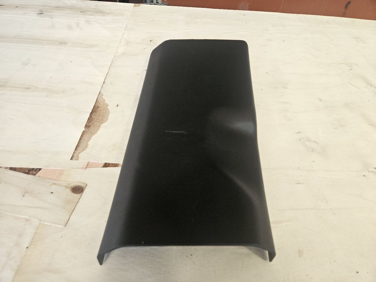 2023 SUBURBN15 RH B PILLAR MID CENTER TRIM 84701420 33080 - image 3