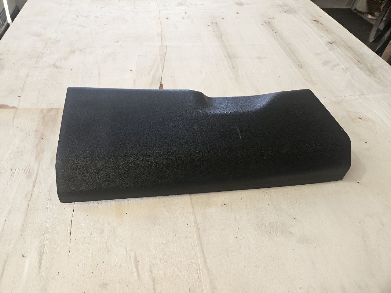 2023 SUBURBN15 RH B PILLAR MID CENTER TRIM 84701420 33080 - image 4