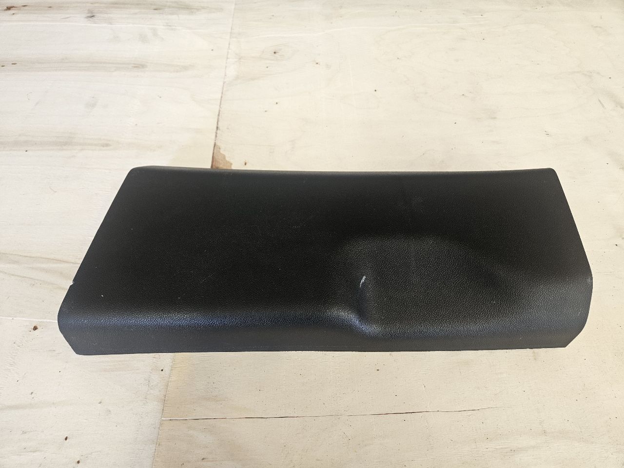 2023 SUBURBN15 LH B PILLAR MID CENTER TRIM 84701426 33081 - image 3
