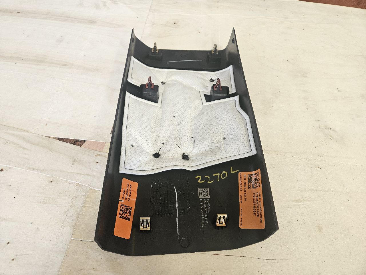 2023 SUBURBN15 LH B PILLAR MID CENTER TRIM 84701426 33081 - image 8