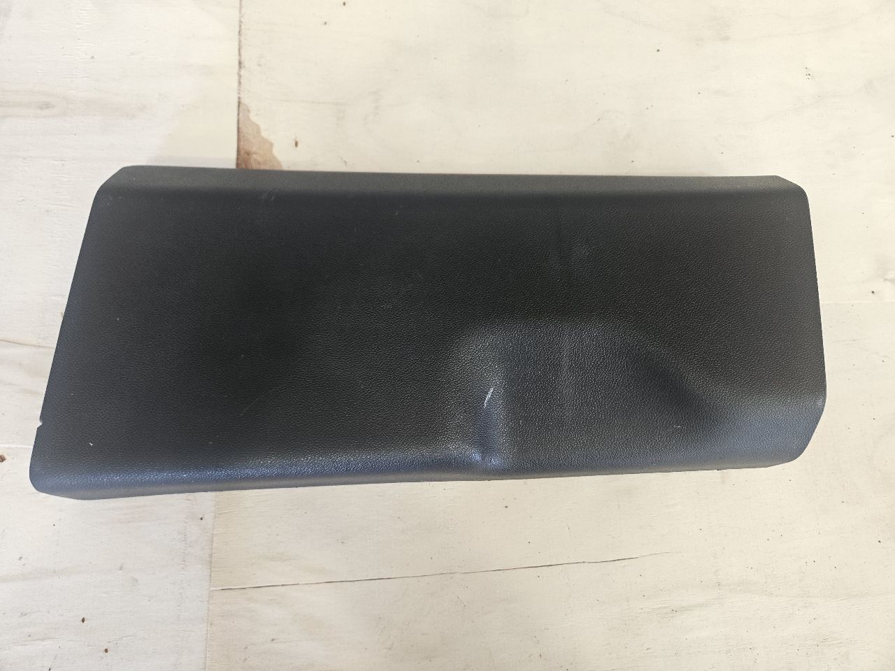 2023 SUBURBN15 LH B PILLAR MID CENTER TRIM 84701426 33081 - image 4