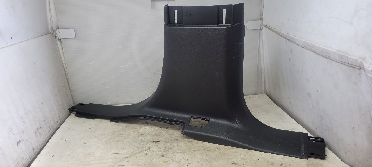 2023 SUBURBN15 RH B PILLAR LOWER TRIM 84954505 33082 - image 1