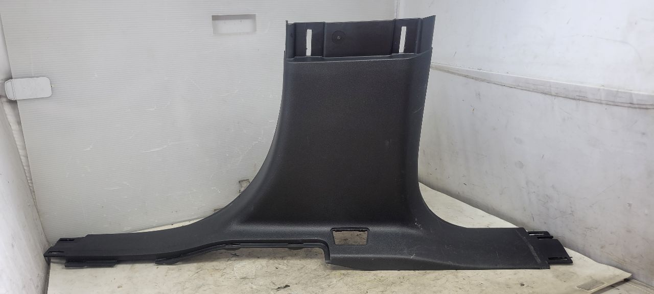 2023 SUBURBN15 RH B PILLAR LOWER TRIM 84954505 33082 - image 2