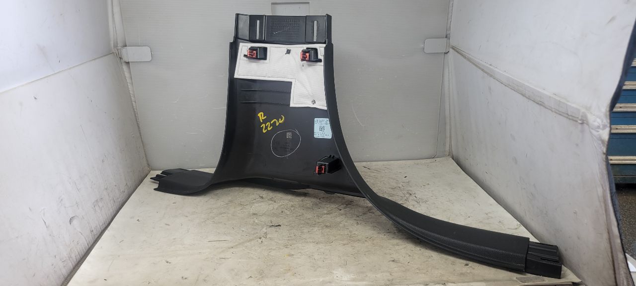 2023 SUBURBN15 RH B PILLAR LOWER TRIM 84954505 33082 - image 4
