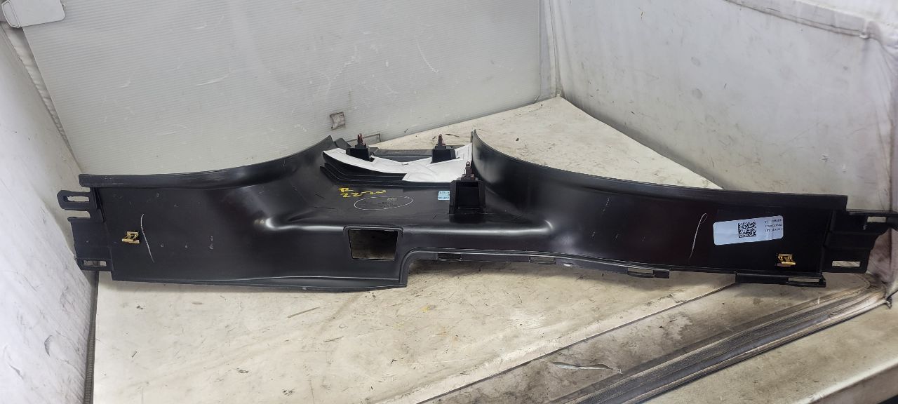 2023 SUBURBN15 RH B PILLAR LOWER TRIM 84954505 33082 - image 7