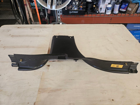 2023 SUBURBN15 LH B PILLAR LOWER TRIM 84954511 33083 - image 1