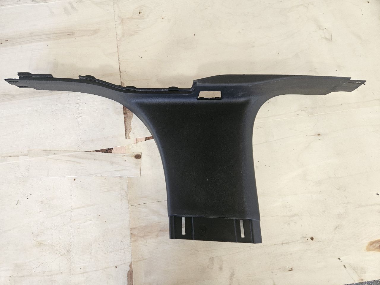 2023 SUBURBN15 LH B PILLAR LOWER TRIM 84954511 33083 - image 5