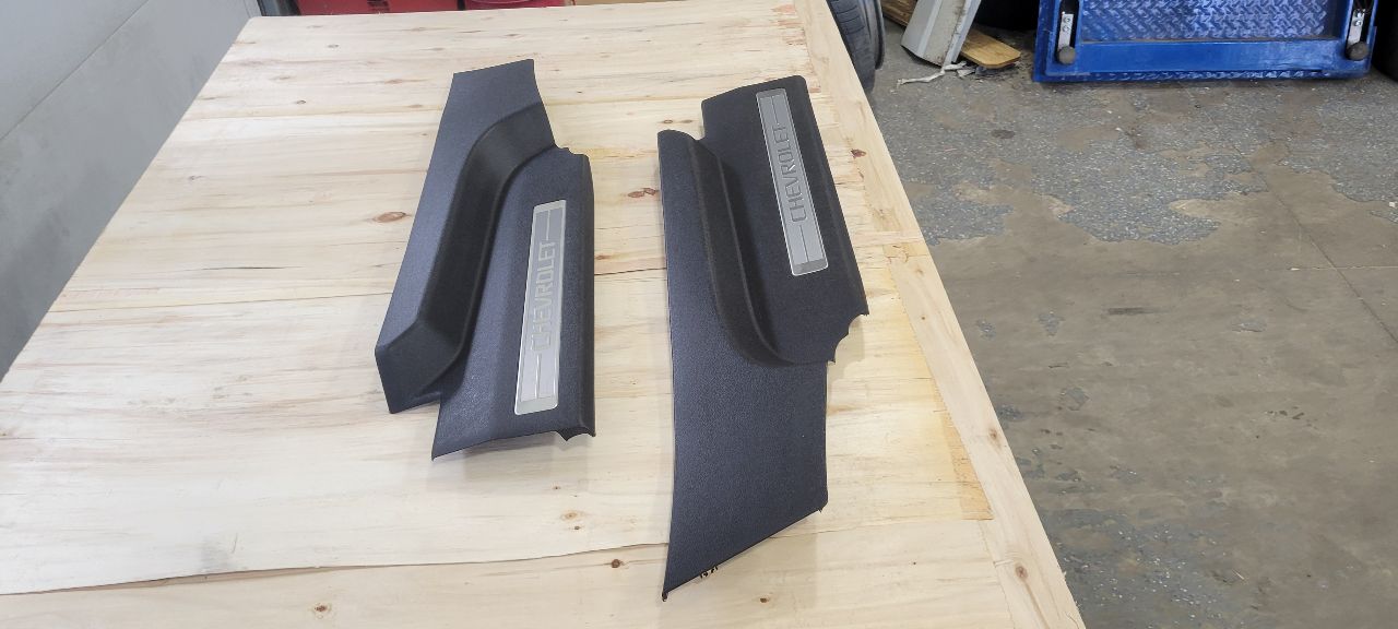 2023 SUBURBN15 FRONT & REAR DOOR SILL SCUFF PLATES 33106 - image 3