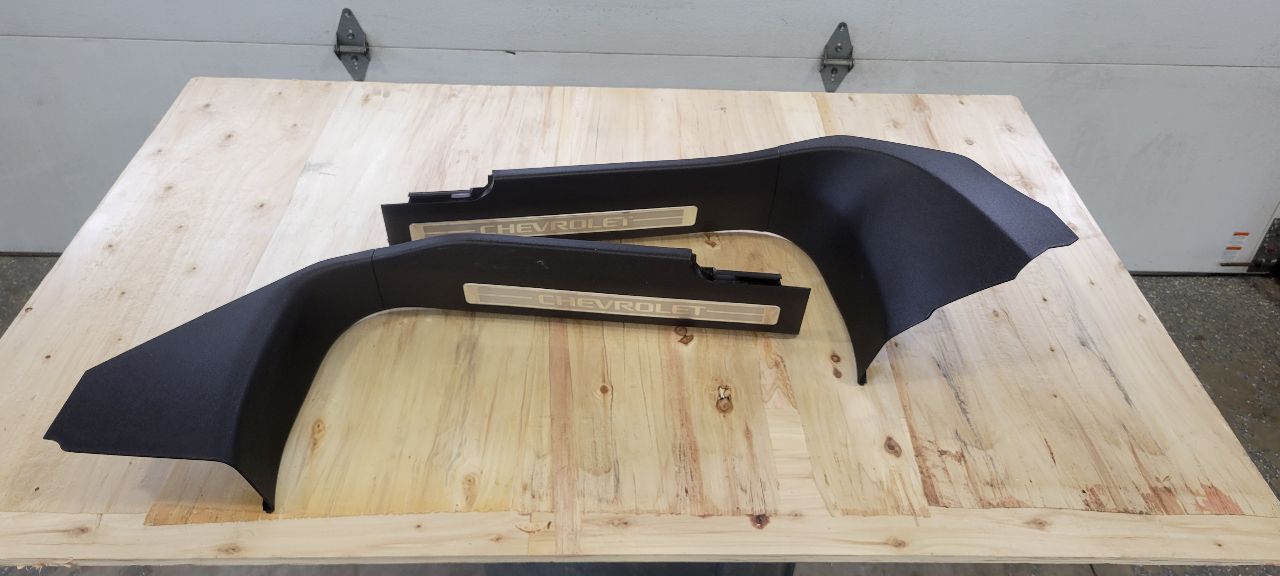2023 SUBURBN15 FRONT & REAR DOOR SILL SCUFF PLATES 33106 - image 11