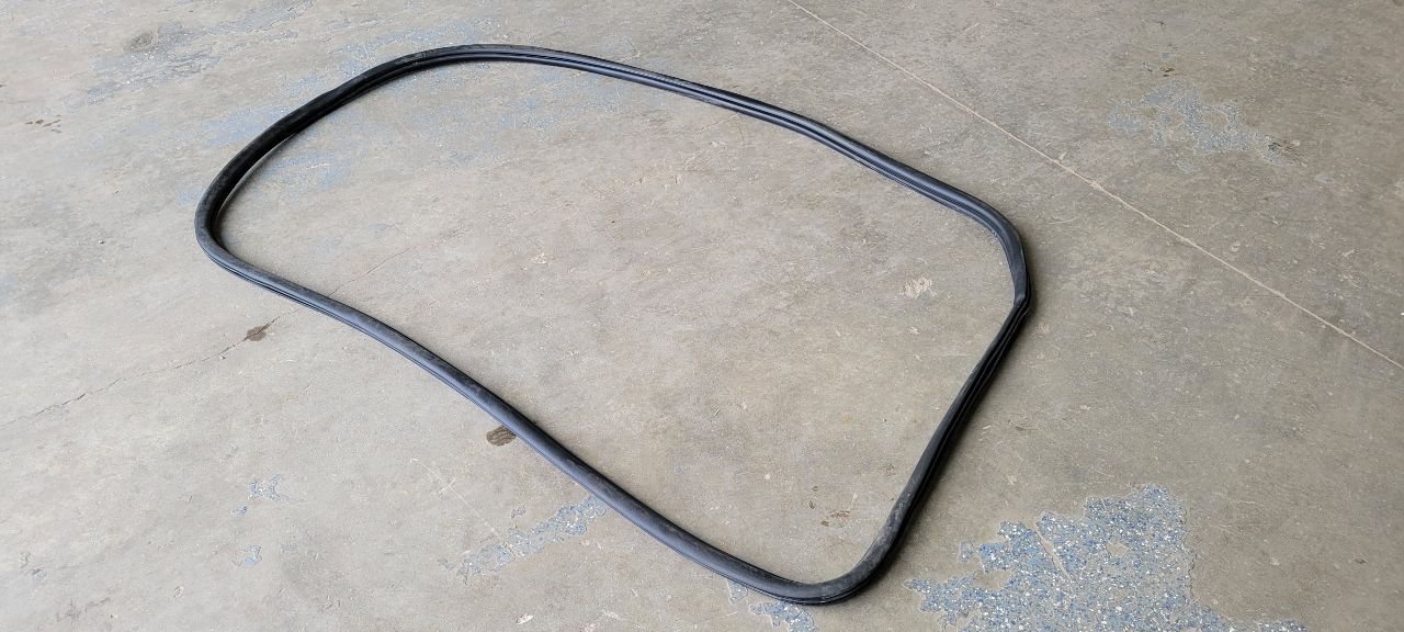 2023 SUBURBN15 LH FRONT DOOR WEATHERSTRIPPING 33107 - image 3
