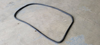 2023 SUBURBN15 LH FRONT DOOR WEATHERSTRIPPING 33107 - image 3