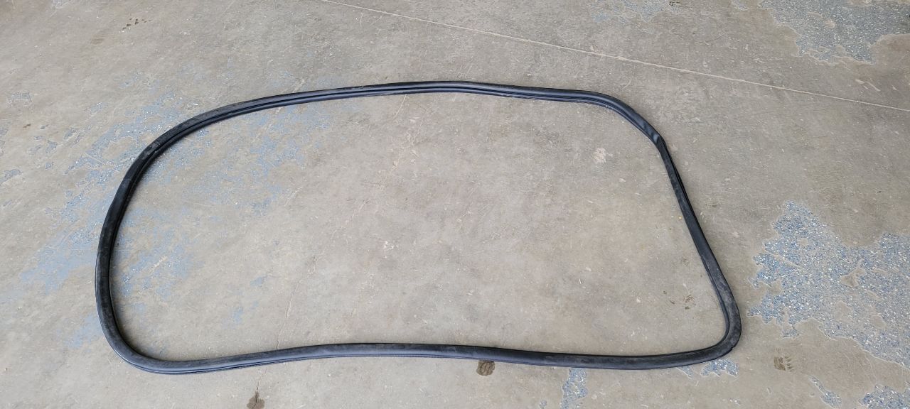2023 SUBURBN15 LH FRONT DOOR WEATHERSTRIPPING 33107 - image 4