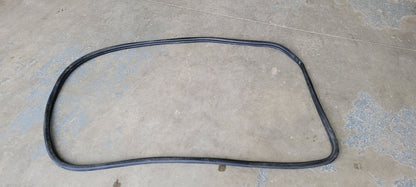 2023 SUBURBN15 LH FRONT DOOR WEATHERSTRIPPING 33107 - image 4