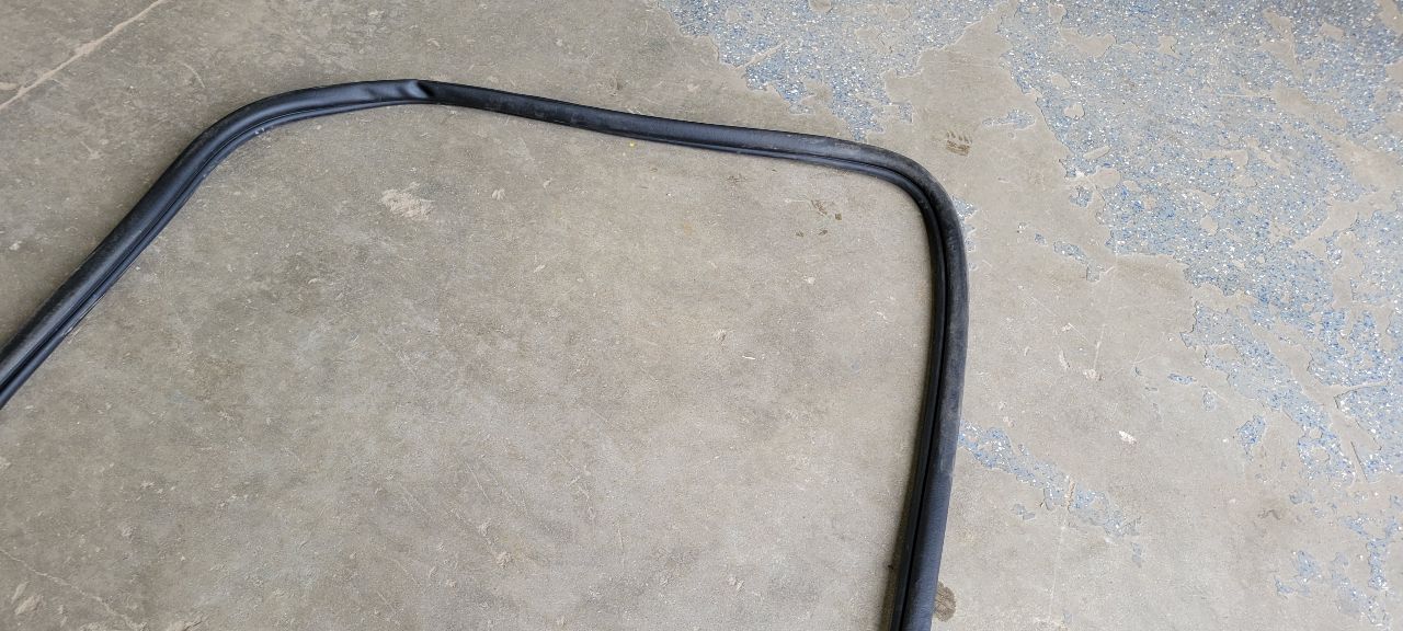2023 SUBURBN15 LH FRONT DOOR WEATHERSTRIPPING 33107 - image 6