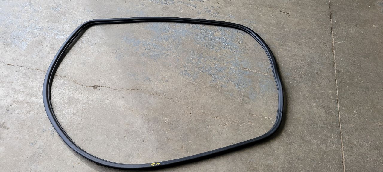 2023 SUBURBN15 RH FRONT DOOR WEATHERSTRIPPING 33108 - image 1