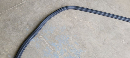 2023 SUBURBN15 RH FRONT DOOR WEATHERSTRIPPING 33108 - image 9