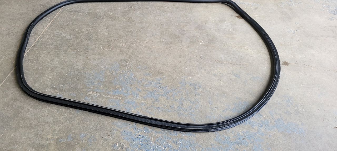 2023 SUBURBN15 RH FRONT DOOR WEATHERSTRIPPING 33108 - image 10