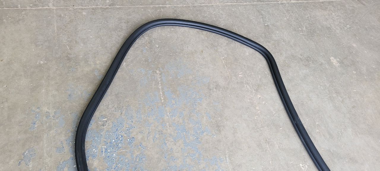 2023 SUBURBN15 LH REAR DOOR WEATHERSTRIPPING 33109 - image 7